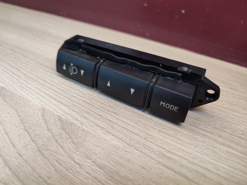 Кнопка корректора фар