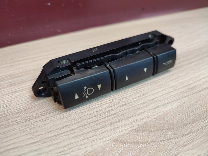 Кнопка корректора фар