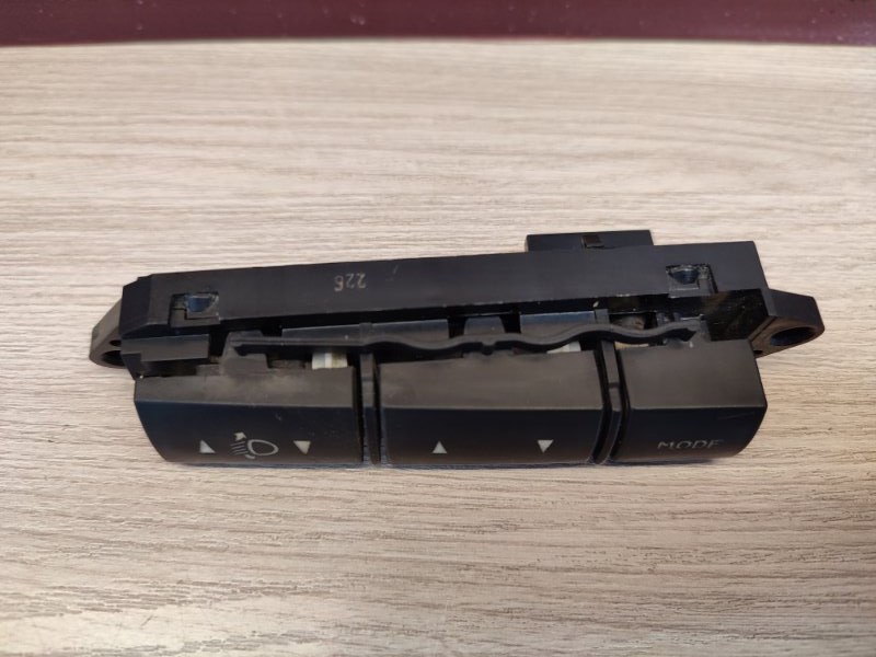 Кнопка корректора фар