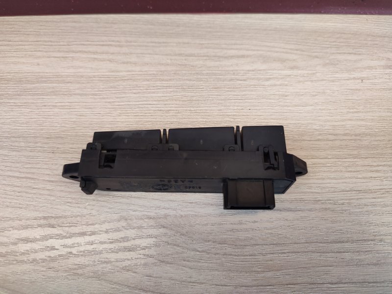 Кнопка корректора фар