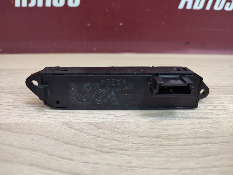 Кнопка корректора фар