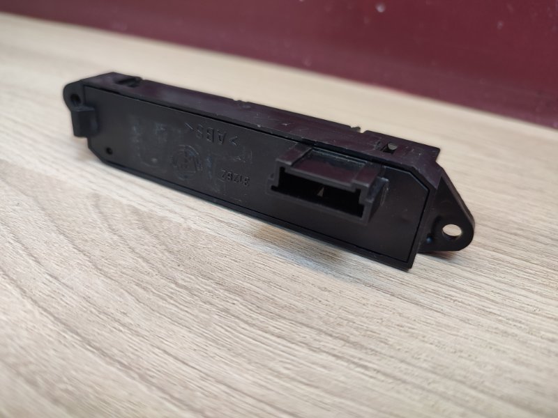 Кнопка корректора фар