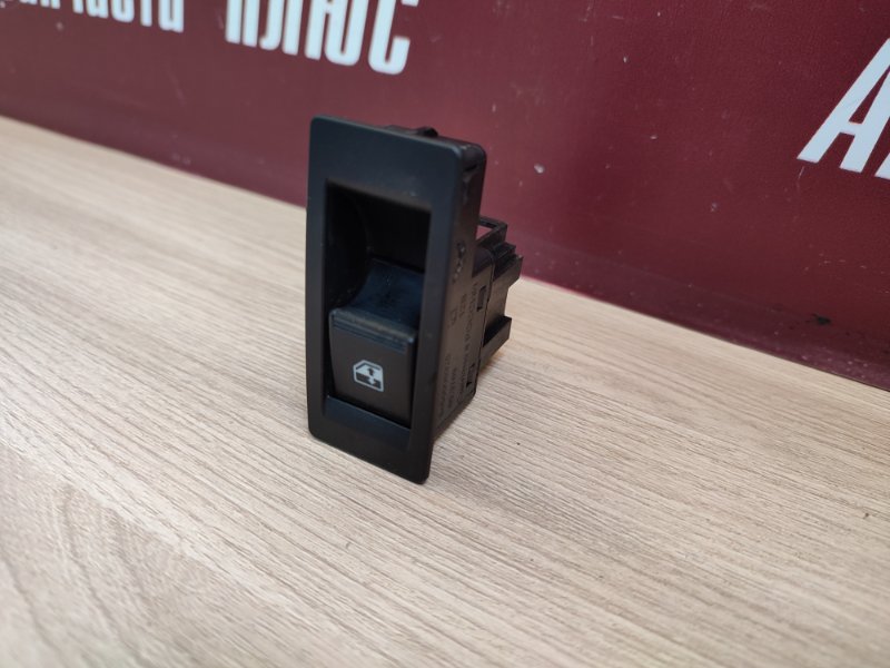 Кнопка стеклоподъемника