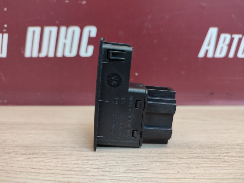 Кнопка стеклоподъемника