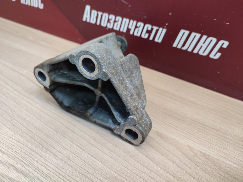 Кронштейн    опоры двигателя