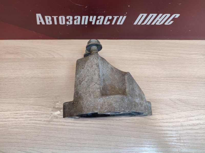 Кронштейн    опоры двигателя