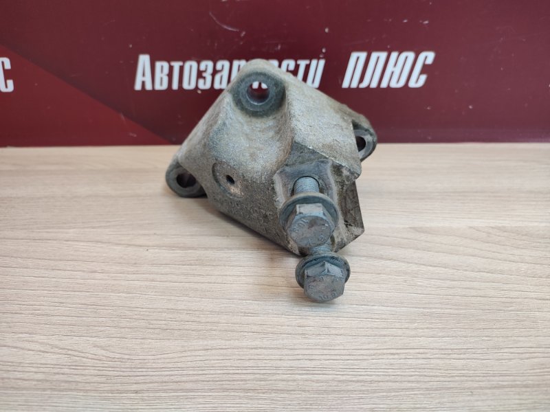 Кронштейн    опоры двигателя