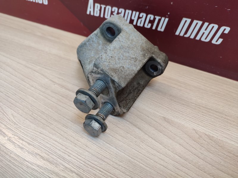 Кронштейн    опоры двигателя