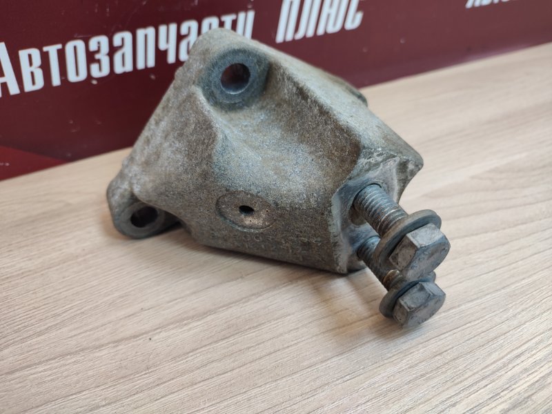 Кронштейн    опоры двигателя