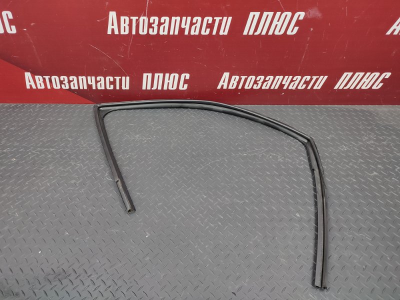 Уплотнитель стекла      двери