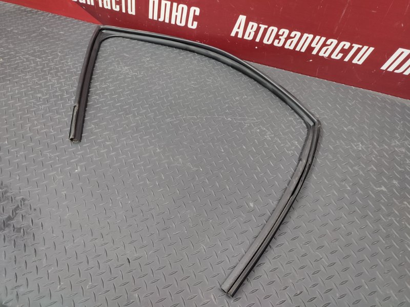 Уплотнитель стекла      двери