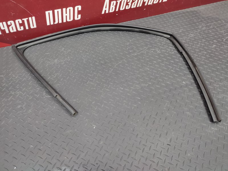 Уплотнитель стекла      двери