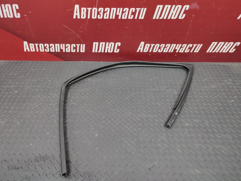 Уплотнитель стекла      двери