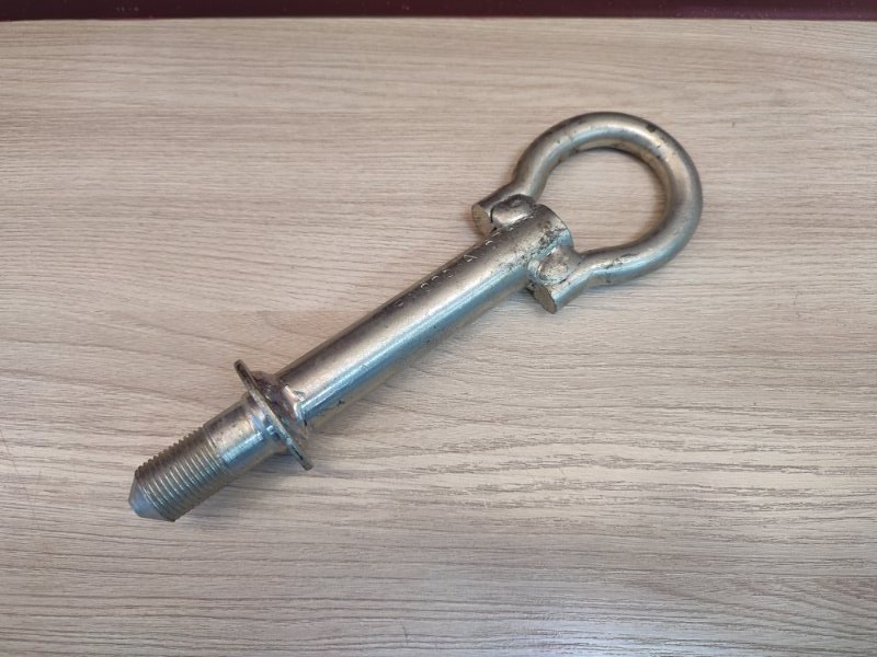 Буксировочный крюк