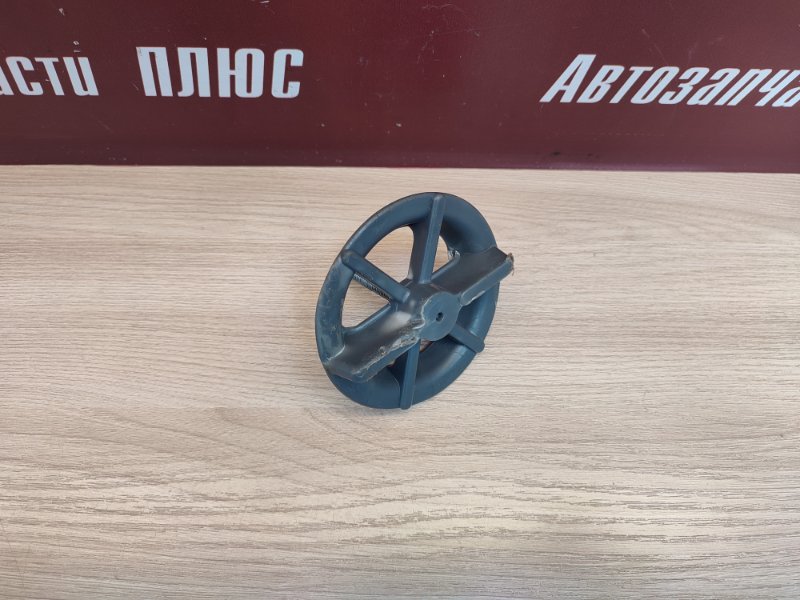 Крепление запасного колеса