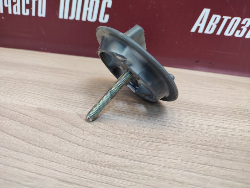 Крепление запасного колеса