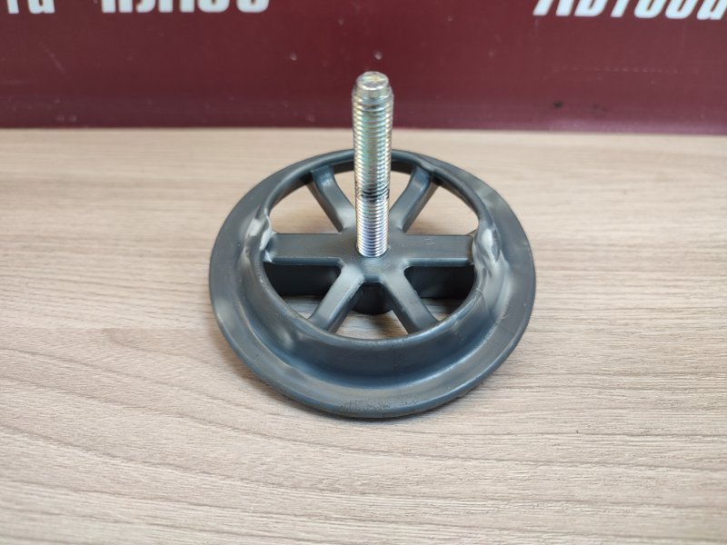 Крепление запасного колеса