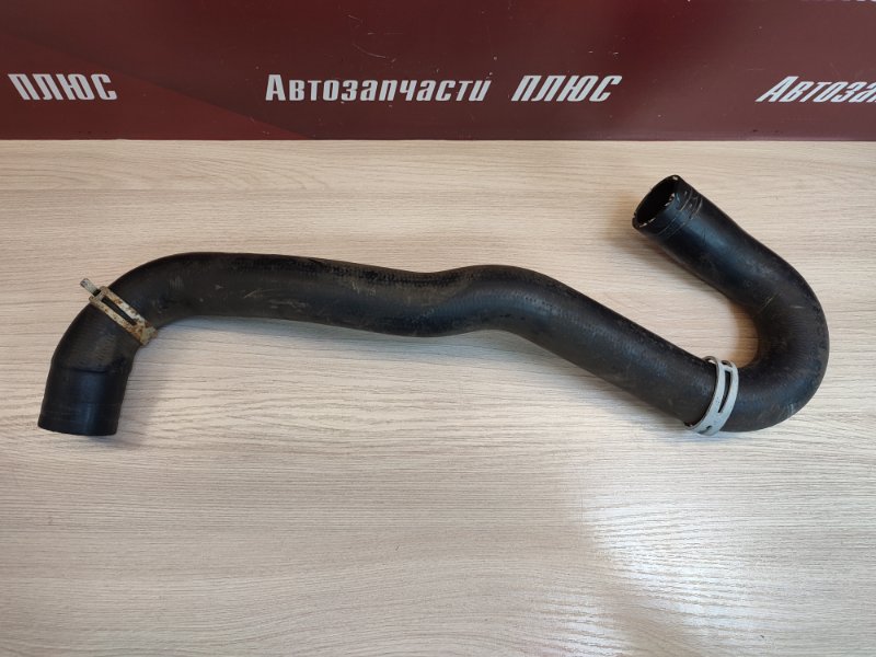 Верхний патрубок радиатора