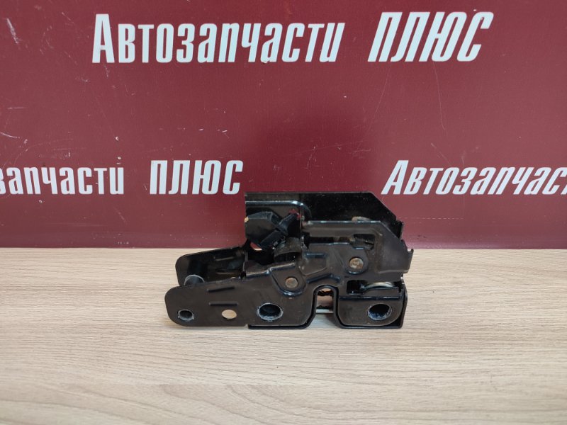 Замок капота