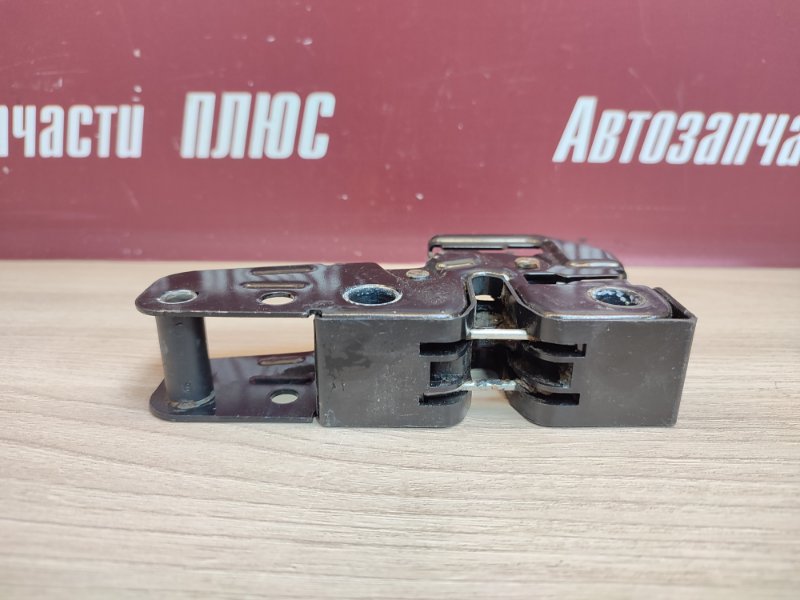 Замок капота