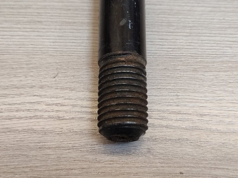 Буксировочный крюк