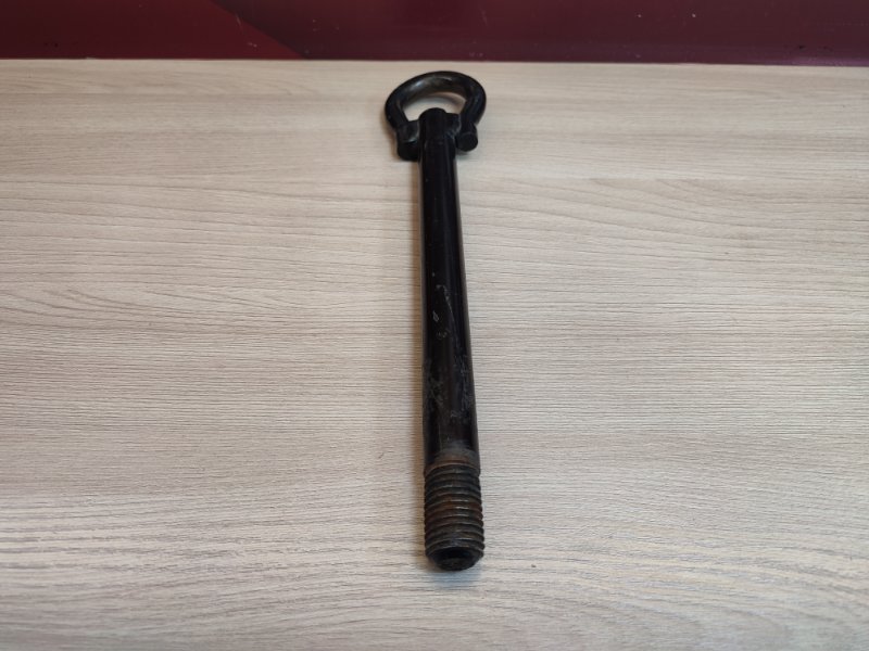 Буксировочный крюк