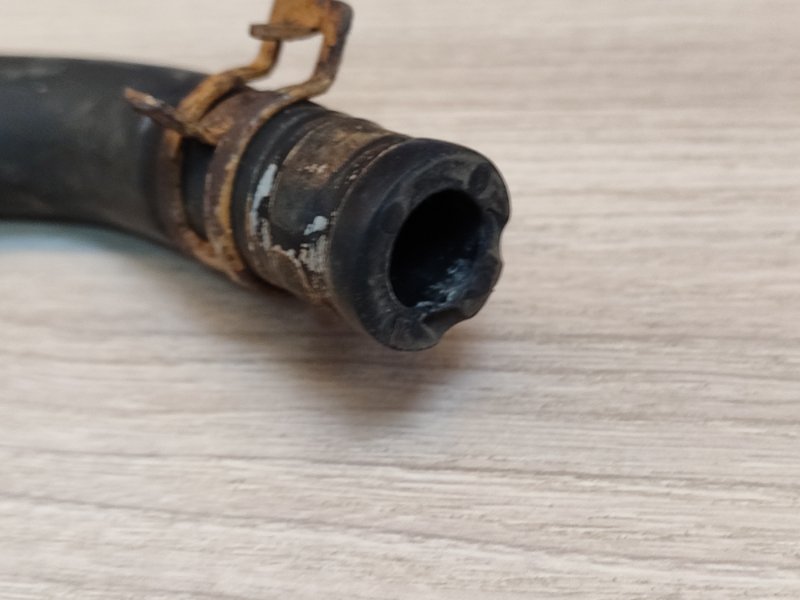 Патрубок радиатора