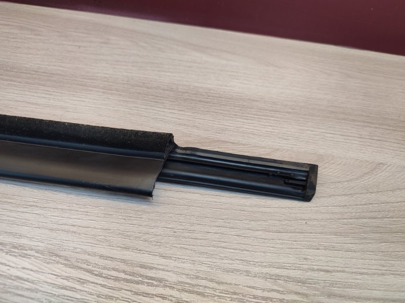 Уплотнитель стекла двери внешний