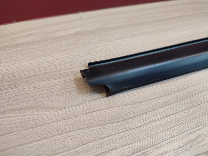 Уплотнитель стекла двери внешний