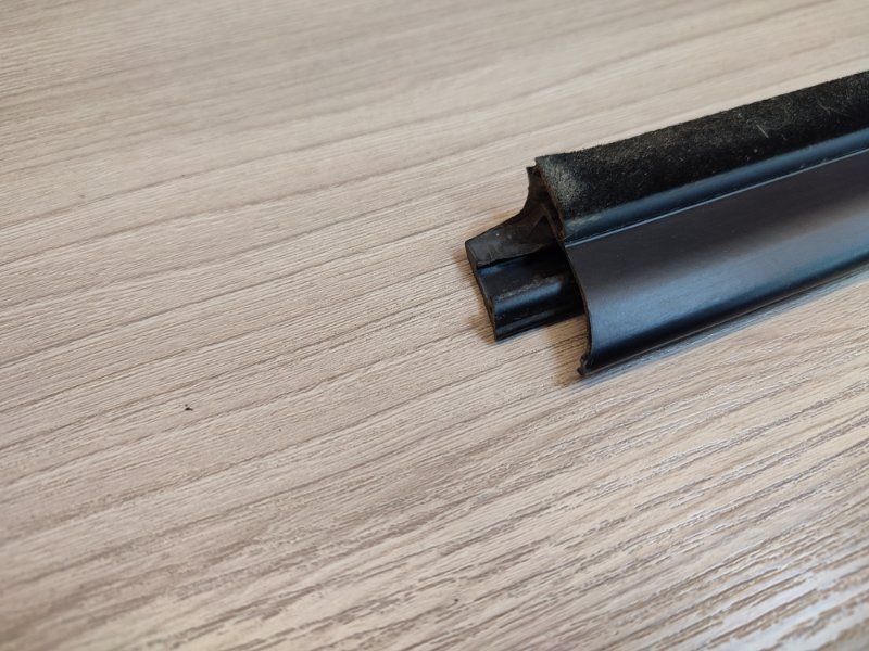 Уплотнитель стекла двери внешний