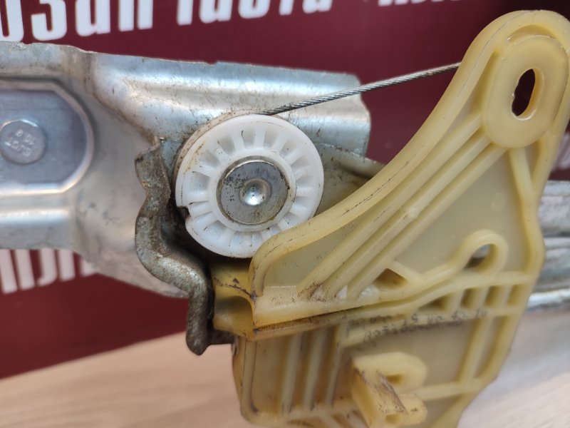 Стеклоподъемник    двери