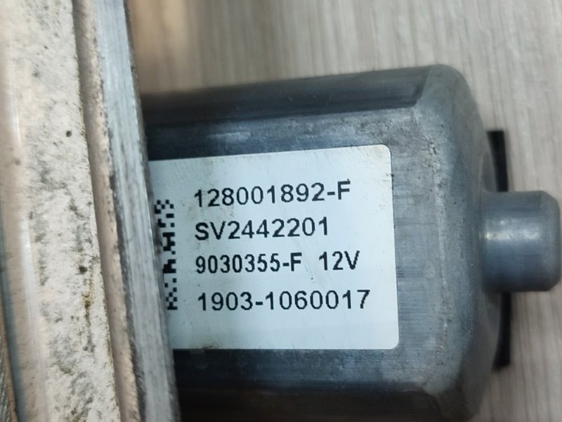 Стеклоподъемник    двери