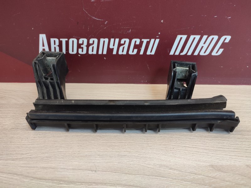 Направляющая стекла     двери