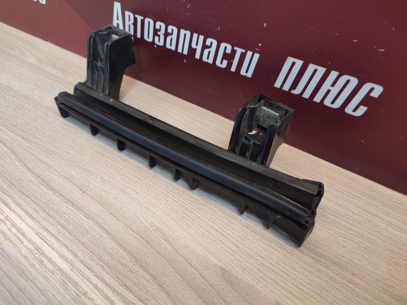 Направляющая стекла     двери