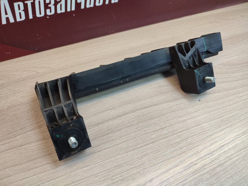 Направляющая стекла     двери