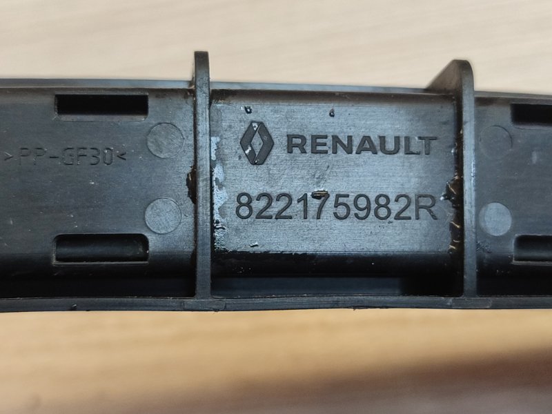 Направляющая стекла     двери