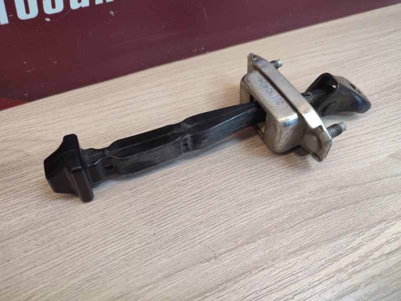 Ограничитель двери