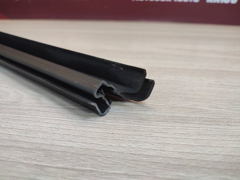 Уплотнитель стекла двери внутренний