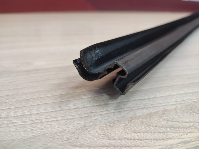 Уплотнитель стекла двери внутренний