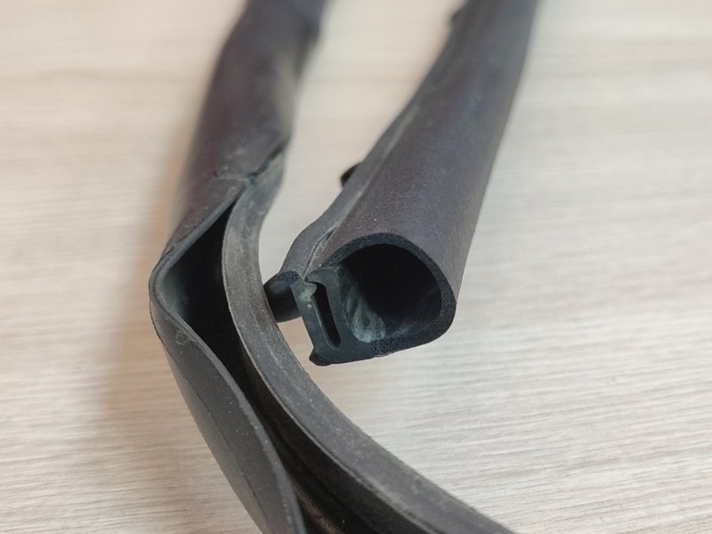 Уплотнитель двери