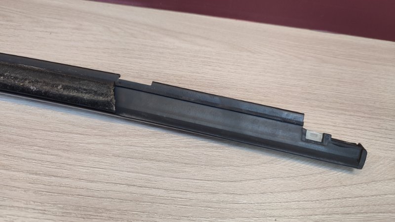 Уплотнитель стекла двери внешний