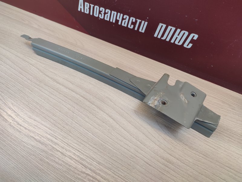 Направляющая стекла двери