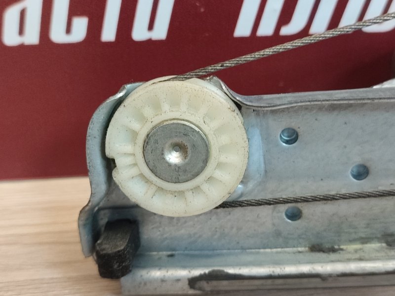 Стеклоподъемник    двери