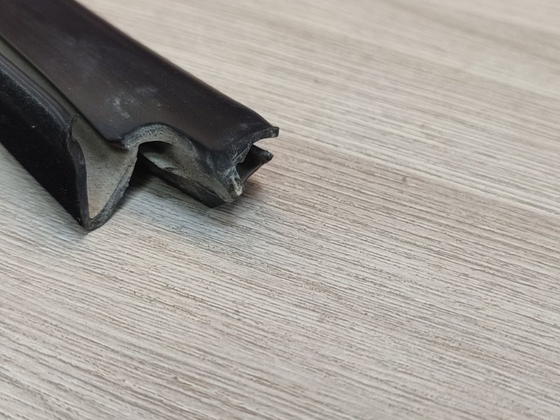 Уплотнитель стекла двери внутренний