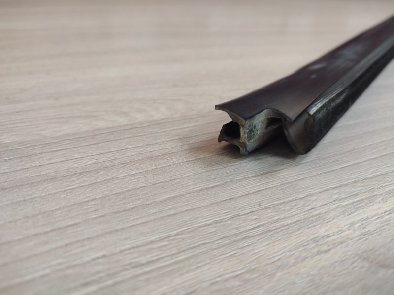 Уплотнитель стекла двери внутренний