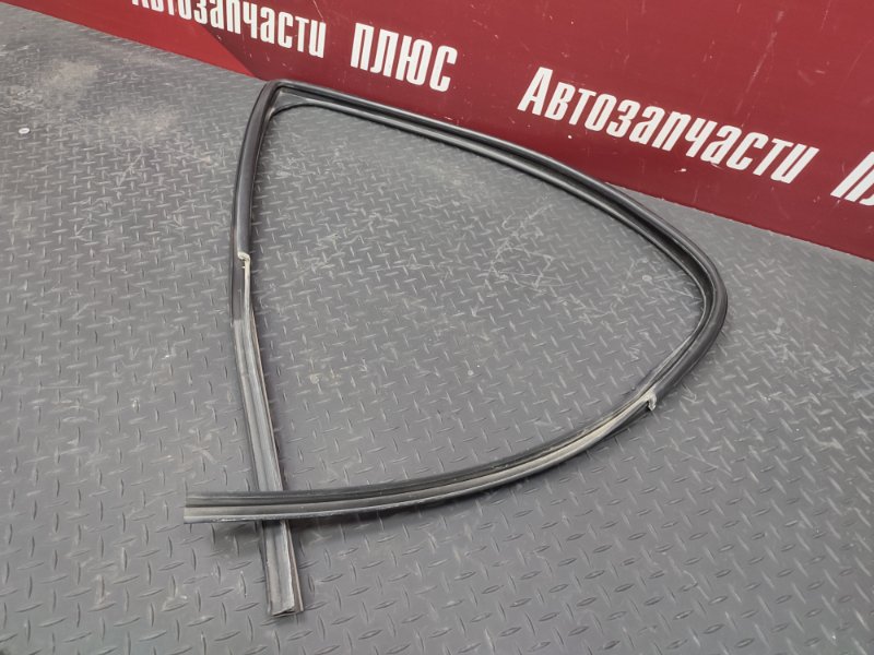 Уплотнитель стекла двери