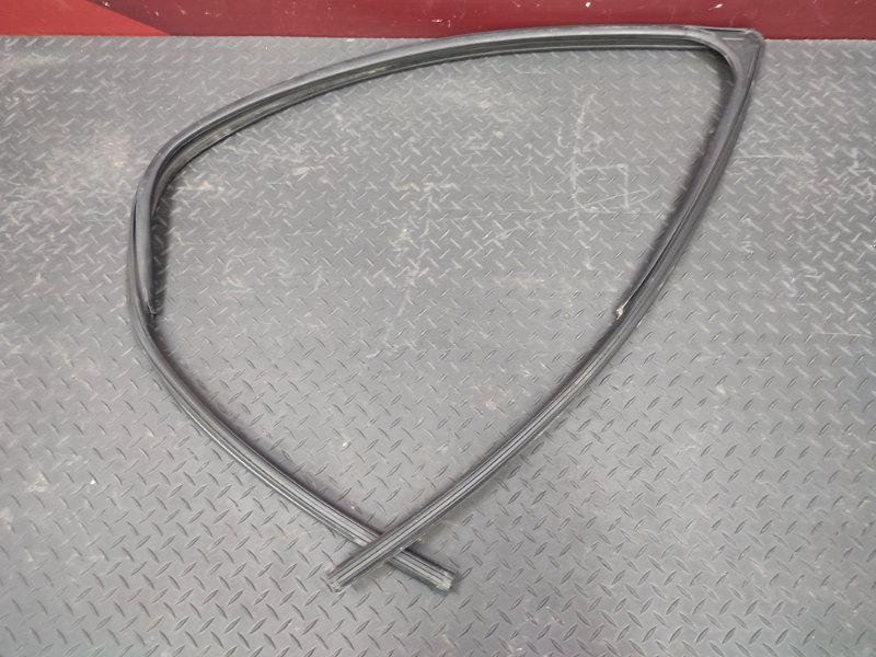 Уплотнитель стекла двери