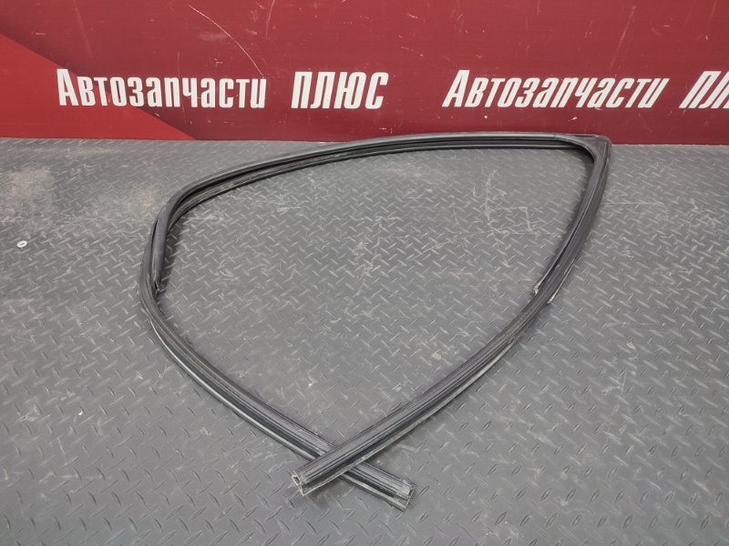 Уплотнитель стекла двери