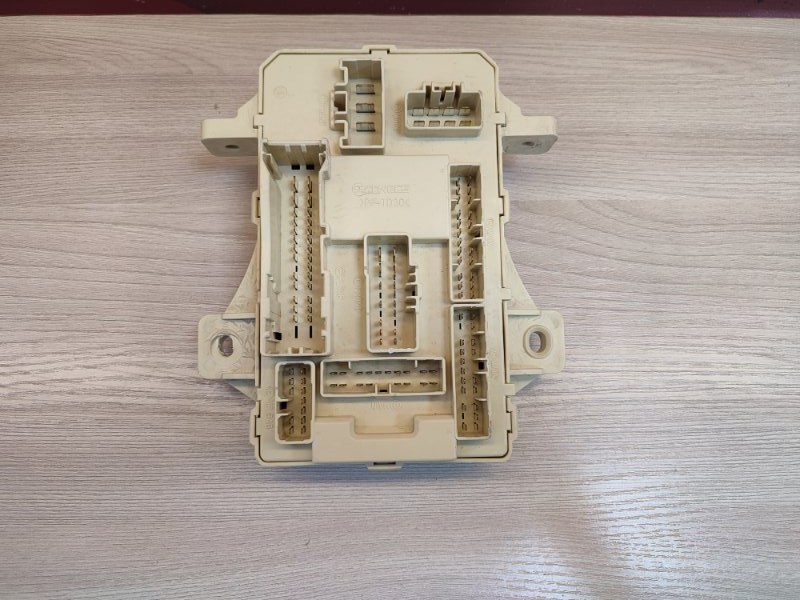 Блок предохранителей салона