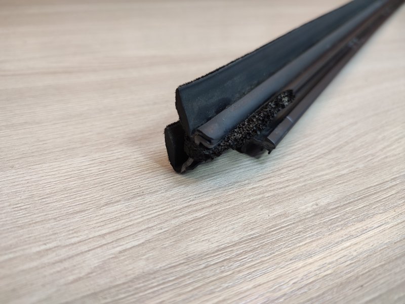Уплотнитель стекла двери внутренний